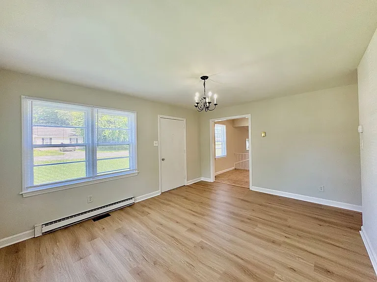 806 Carolina St — Photo 3