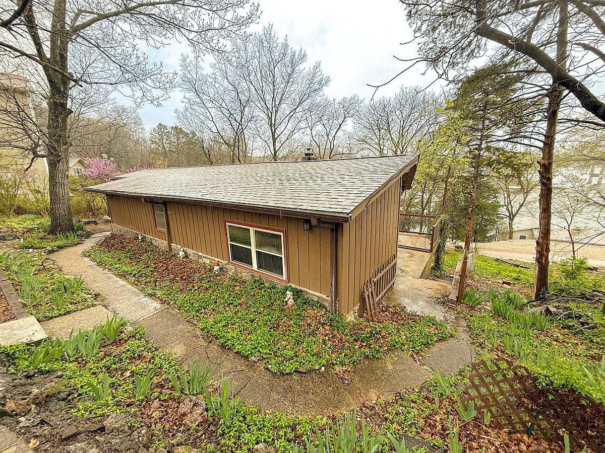 Building Photo - 245 View Dr