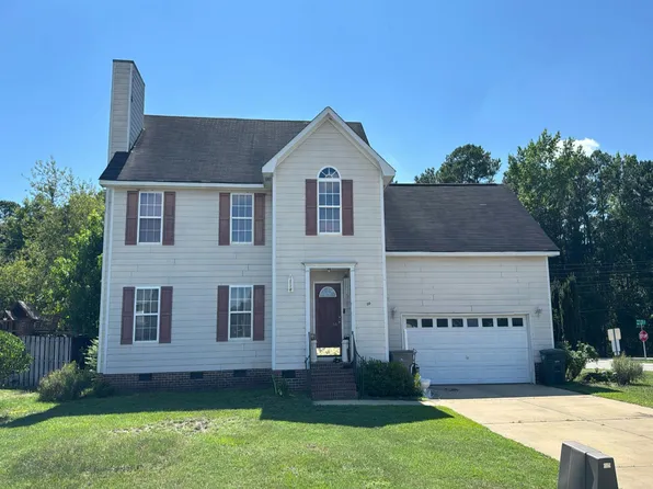5500 Shady Pine Ct, Hope Mills, NC 28348