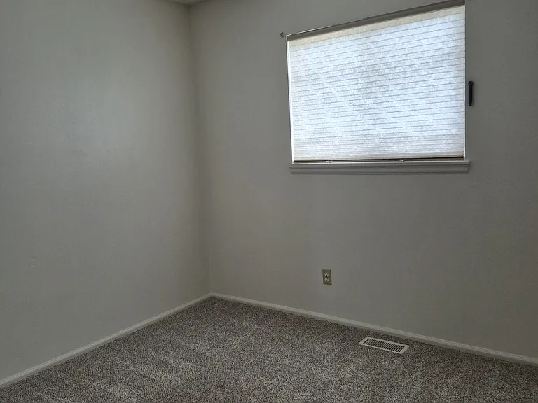 335 Poe Pl — Photo 4