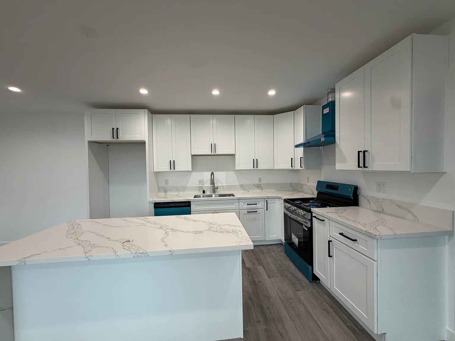 4 bed, 1414 sqft, $4,250 — Photo 3