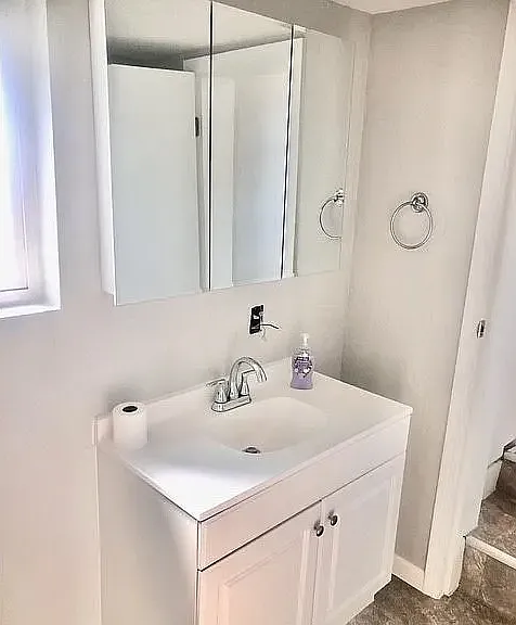 725 NE Denver St #B-B-1 — Photo 5