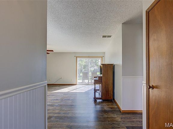 5th image of 202 Ashley Dr
