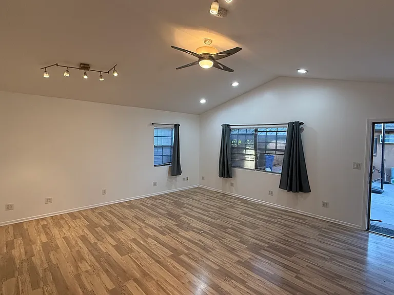 10257 Olive St — Photo 31