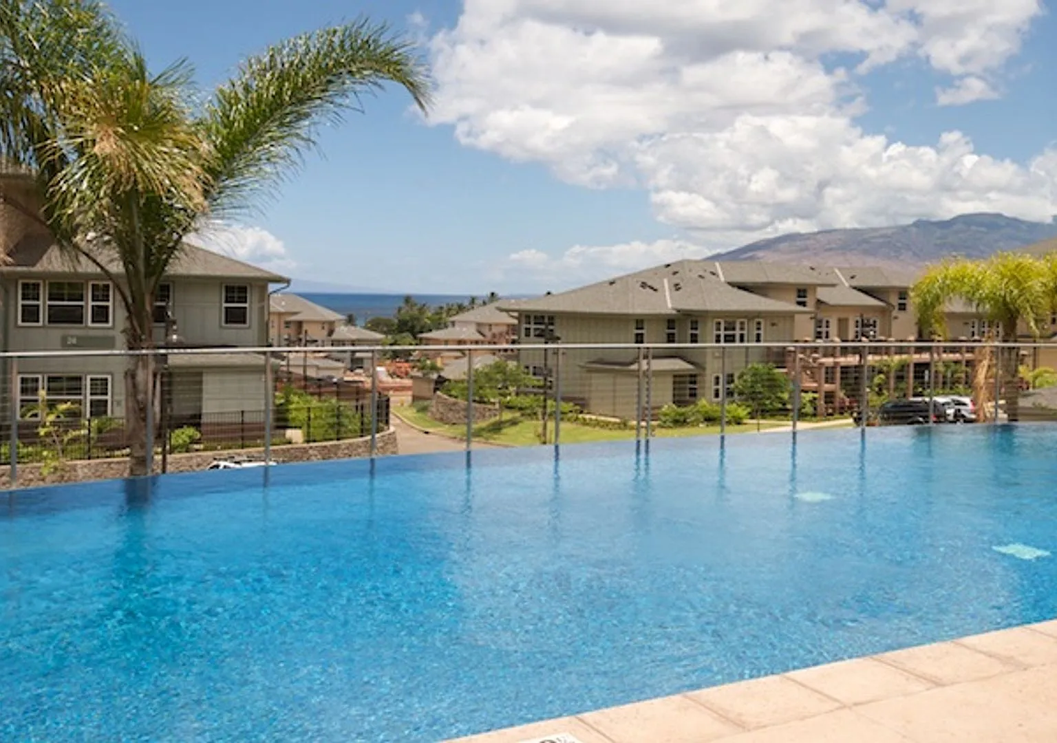 Gorgeous like new Premier condo in S. Kihei — Photo 3