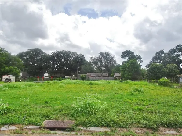 2200 General Collins Ave, New Orleans, LA 70114