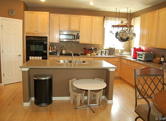 Kitchen with double oven, refrigerator stays!