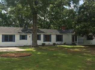 13 Country Club Dr, Laurel, MS 39440