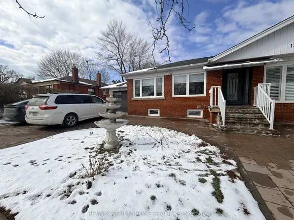 136 Wye Valley Rd, Toronto, ON M1P 2B1