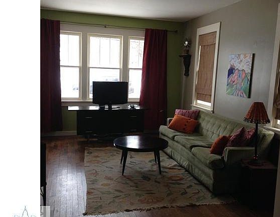3rd image of 600 E Grand