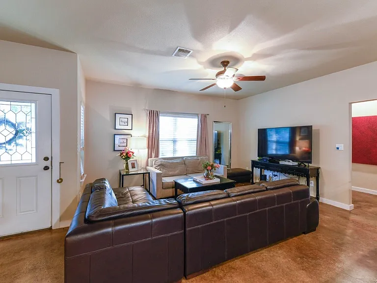 239 Bluffside Dr — Photo 5