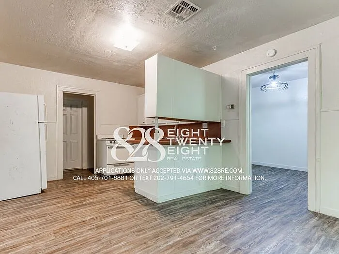 320 Castro St — Photo 22