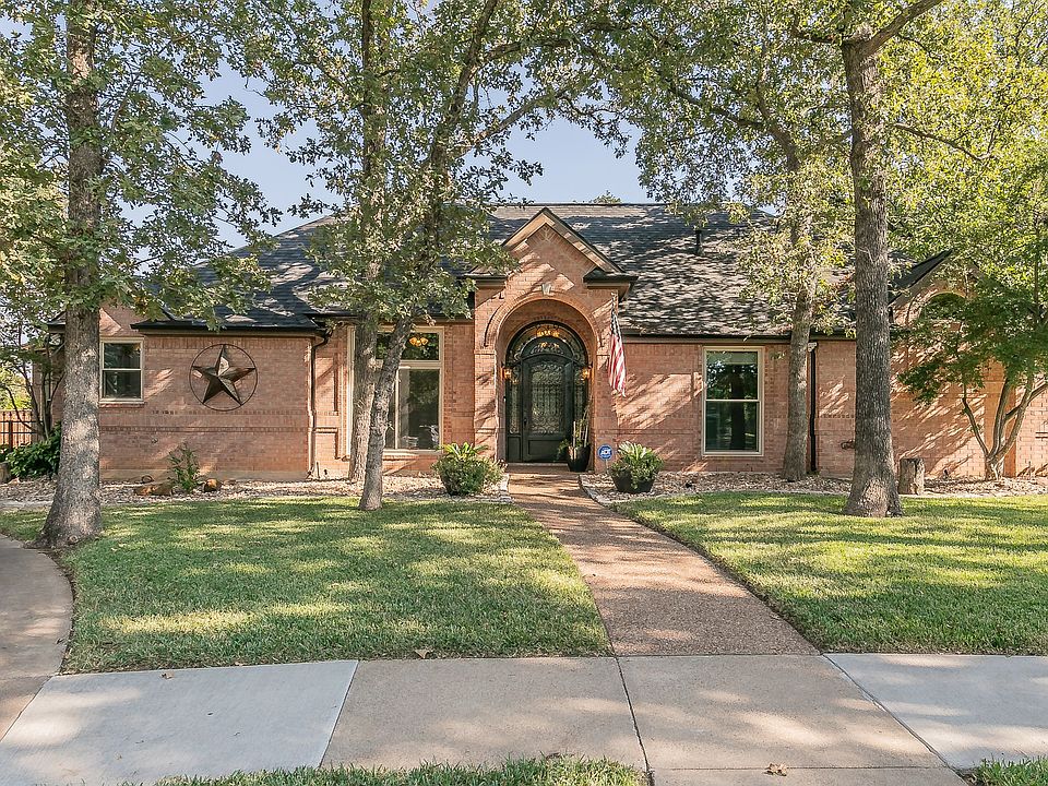 1st image of 805 Willow Ct