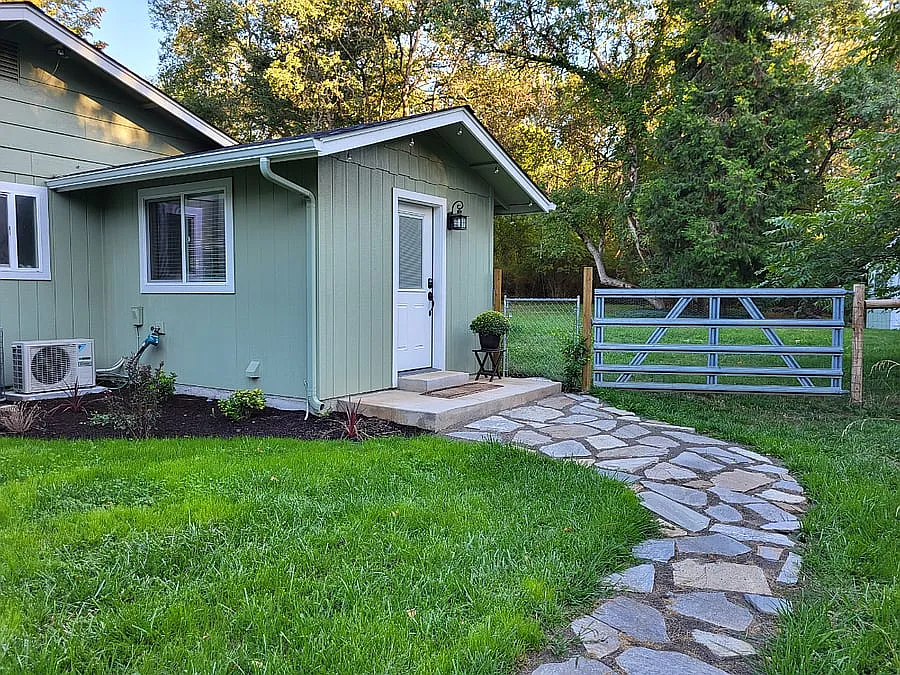 Willow Creek Ln, Grants Pass — Photo 2
