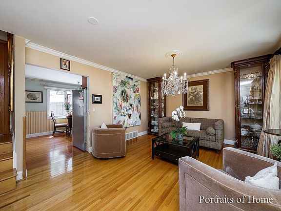 3rd image of 226 E Park Ave
