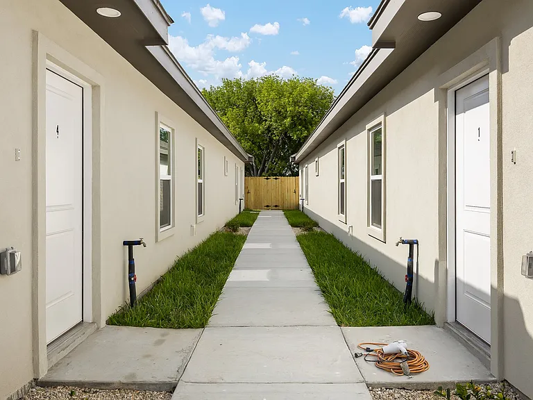 1907 W Violet Dr #2 — Photo 9