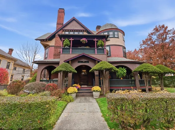 1176 Worthington St, Springfield, MA 01109