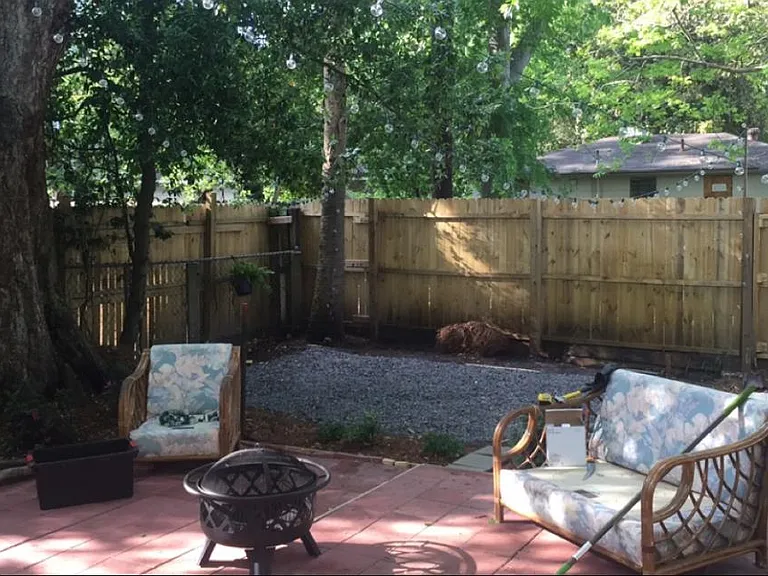 Private Backyard, one parking spot