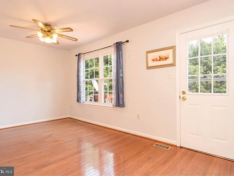 4683 Joanna Ct — Photo 10