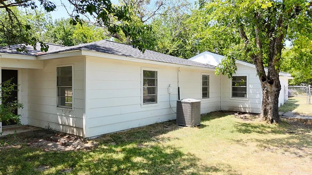 4 bed, 1.5 bath, 1188 sqft, $1,725 — Photo 3