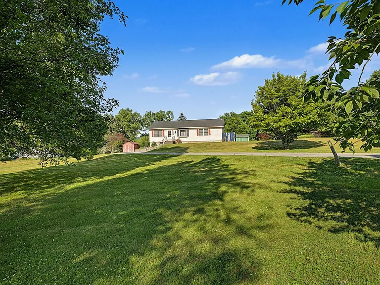 318 Cornwall Hill Rd — Photo 36