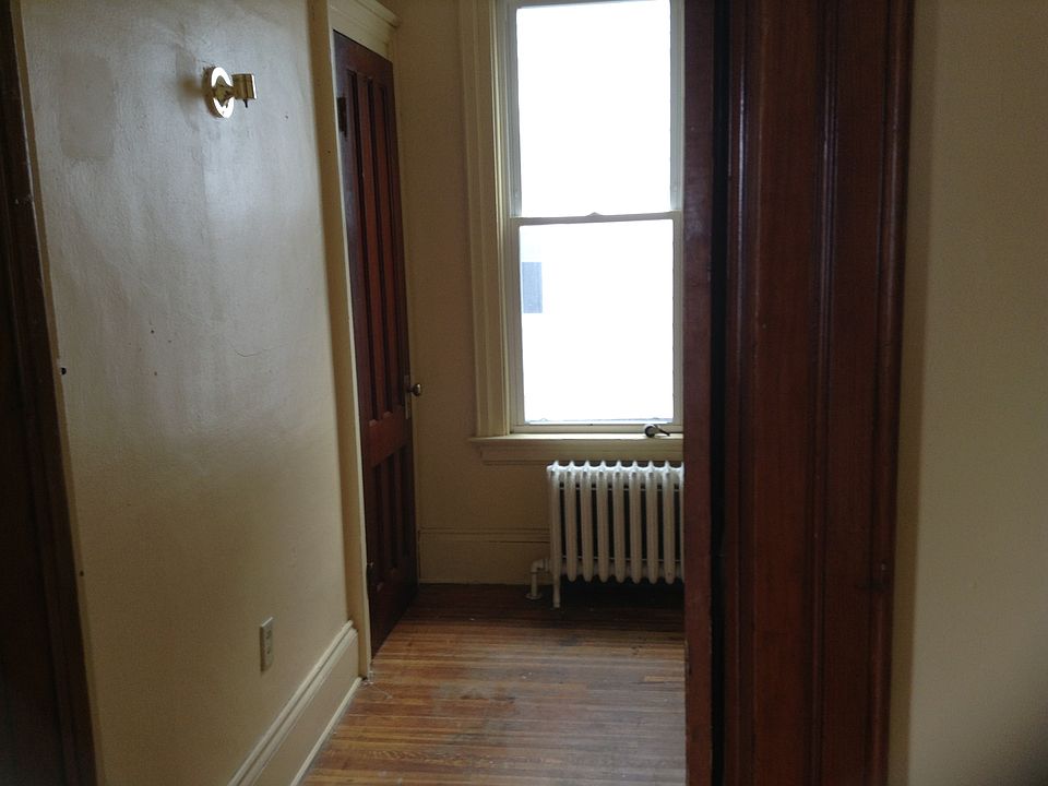 2nd image of 200 Griffiths St #2