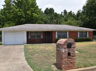 114 Westbrook St, Palestine, TX 75803