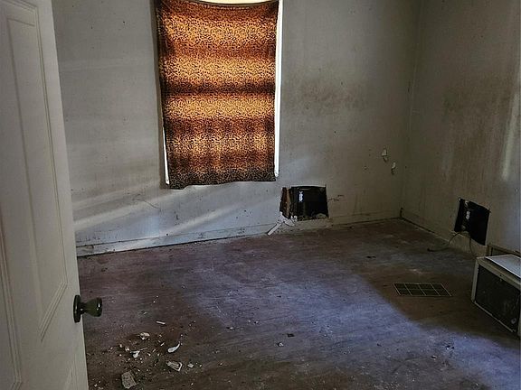 2nd image of 903 Peach Spring Dr