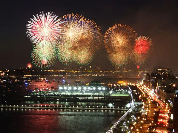 200 Chambers St APT 9C, New York, NY 10007