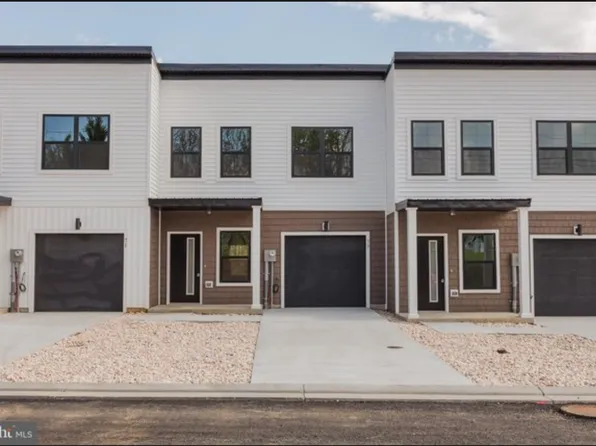 33 Dow St, Bunker Hill, WV 25413