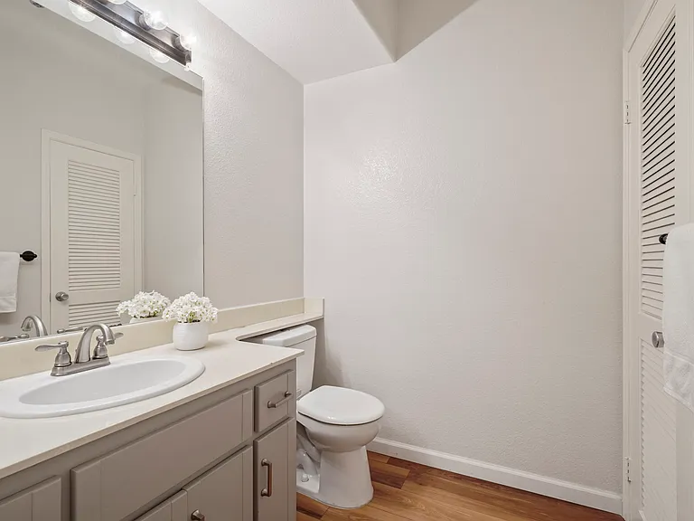 221 Donax Ave #11 — Photo 9