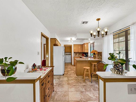 5th image of 204 NE 48th St