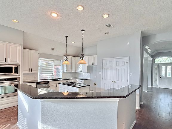 4th image of 2681 Hillside Dr