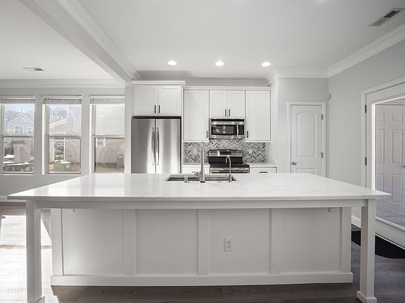 3rd image of 201 Leighann Ridge Ln