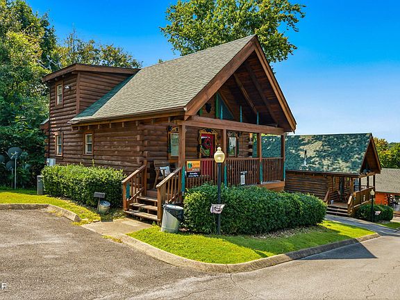 3rd image of 220 Moose Ridge Way