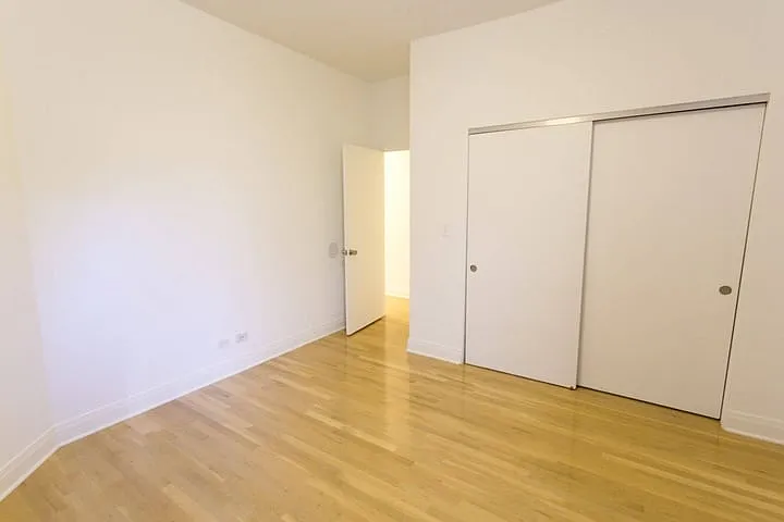 5512 S. Hyde Park Boulevard — Photo 28
