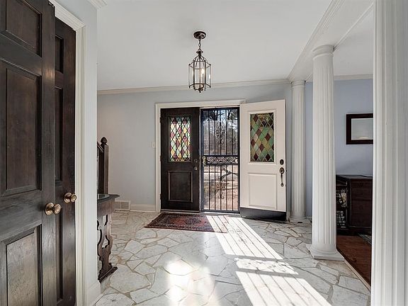 3rd image of 2290 Thornwood Ln
