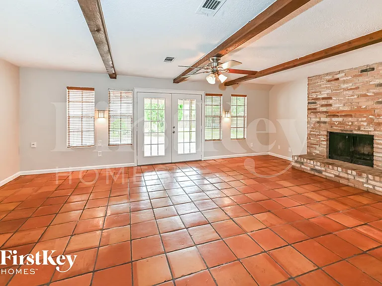 4003 Chapel Square Dr — Photo 2