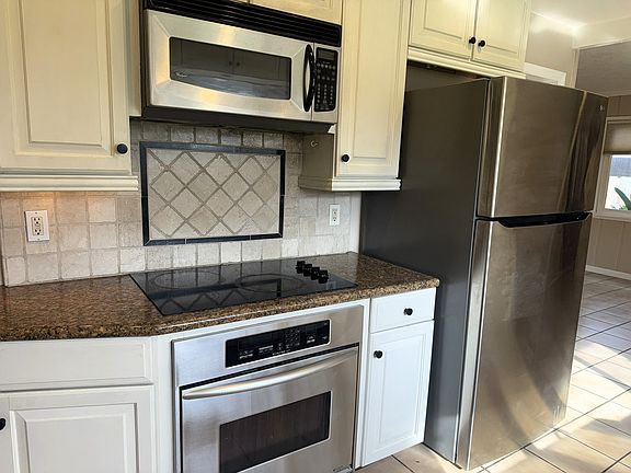 3rd image of 454 W Twain Ave