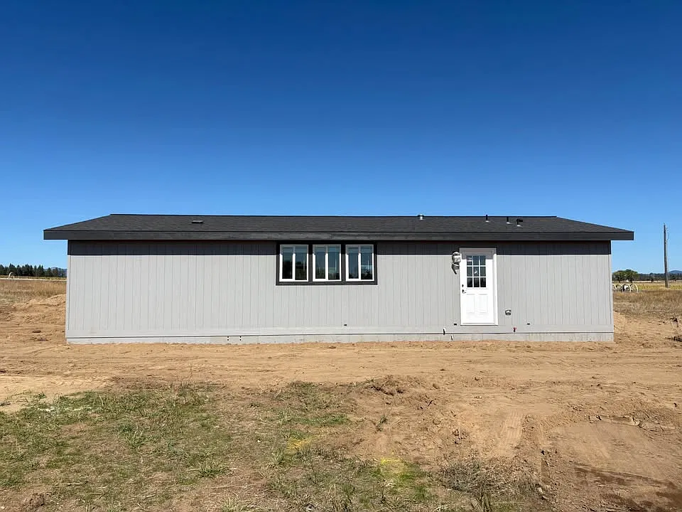 3 bed, 1280 sqft, $1,900 — Photo 2