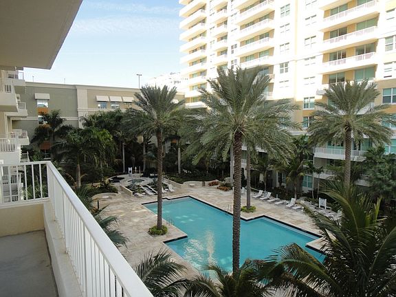 2nd image of 625 Casa Loma Blvd Unit 401