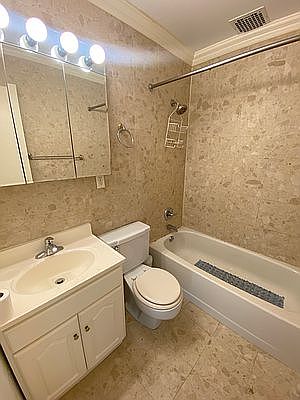 5th image of 304 W 92nd St APT 8H