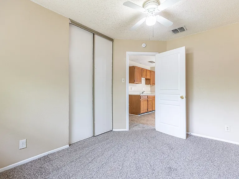 9643 Bratton Dr — Photo 15