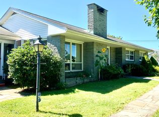 146 Greenview Dr, Brodheadsville, PA