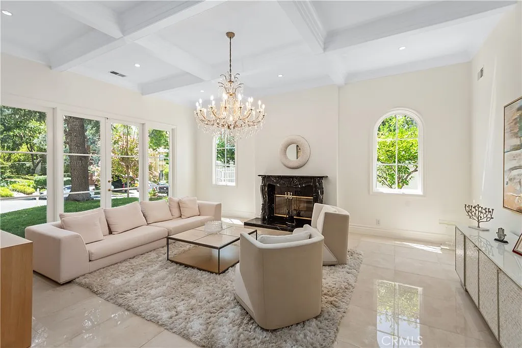 6 bed, 6158 sqft, $20,000 — Photo 4