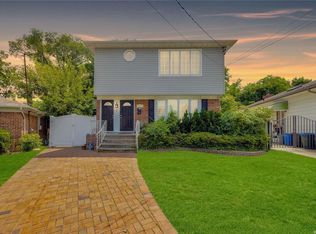 22244 41st Rd, Bayside, NY 11361