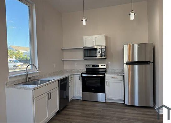 5th image of 89 Fishburne St