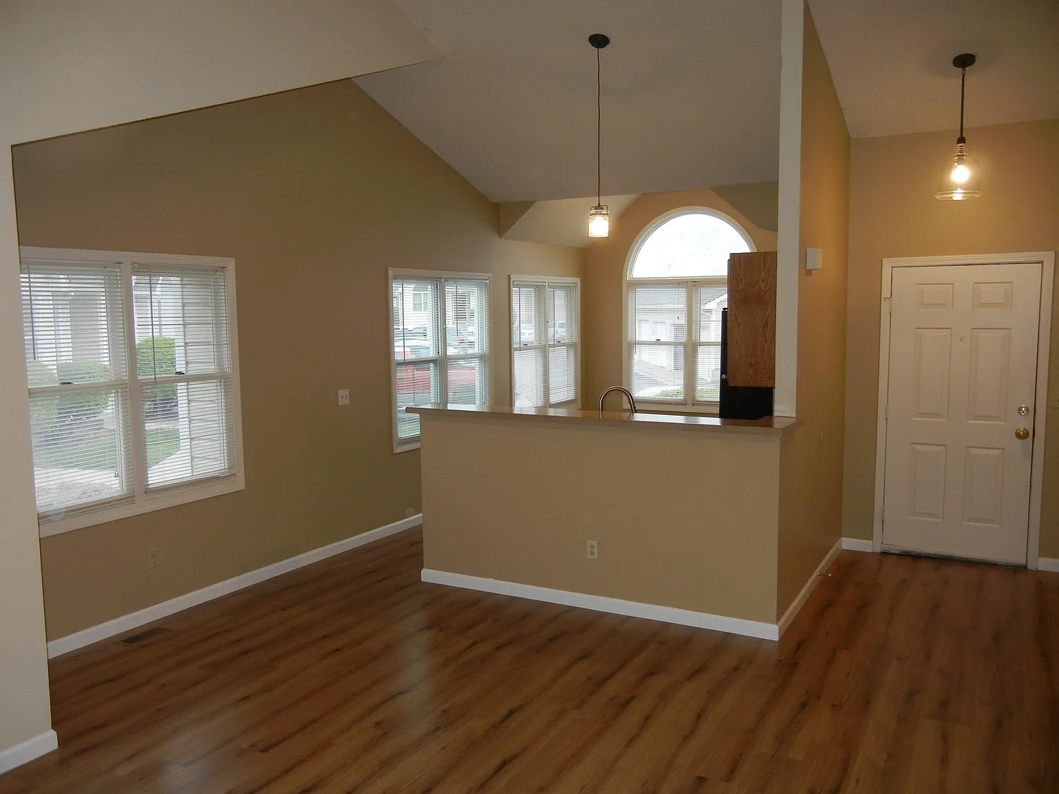 3 bed, 2000 sqft, $1,500 — Photo 4