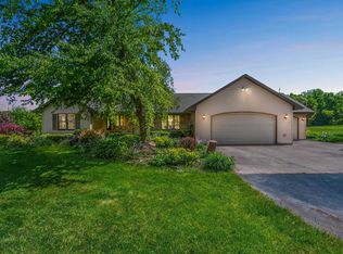 N2672 Butternut Rd, Hortonville, WI 54944