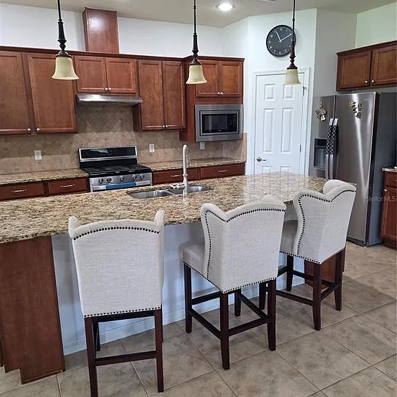 576 Cantabria Dr — Photo 6